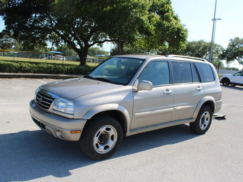 Used 2002 Suzuki XL7 4WD image 3