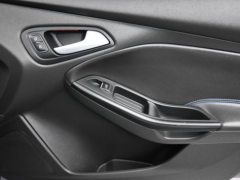 Used 2017 Ford Focus RS image 39