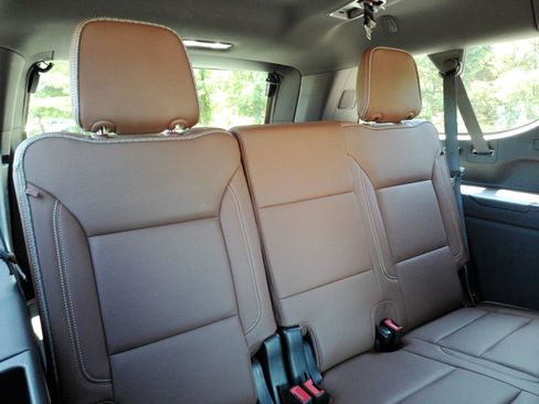 Certified 2021 Chevrolet Suburban High Country AWD/4WD image 22