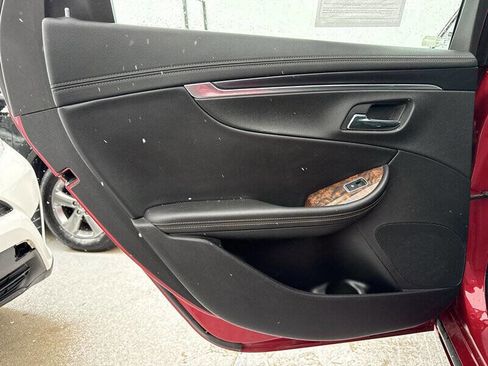 Used 2015 Chevrolet Impala LT w/ Convenience Package image 17