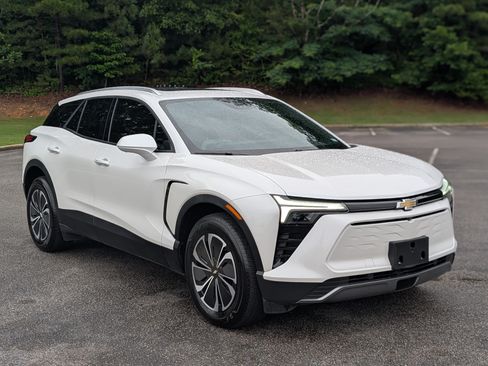 Used 2024 Chevrolet Blazer EV LT AWD/4WD image 11