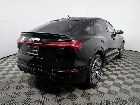 Certified 2024 Audi Q8 e-tron Prestige image 3