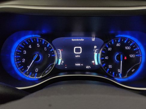 Used 2023 Chrysler Pacifica Touring-L image 23