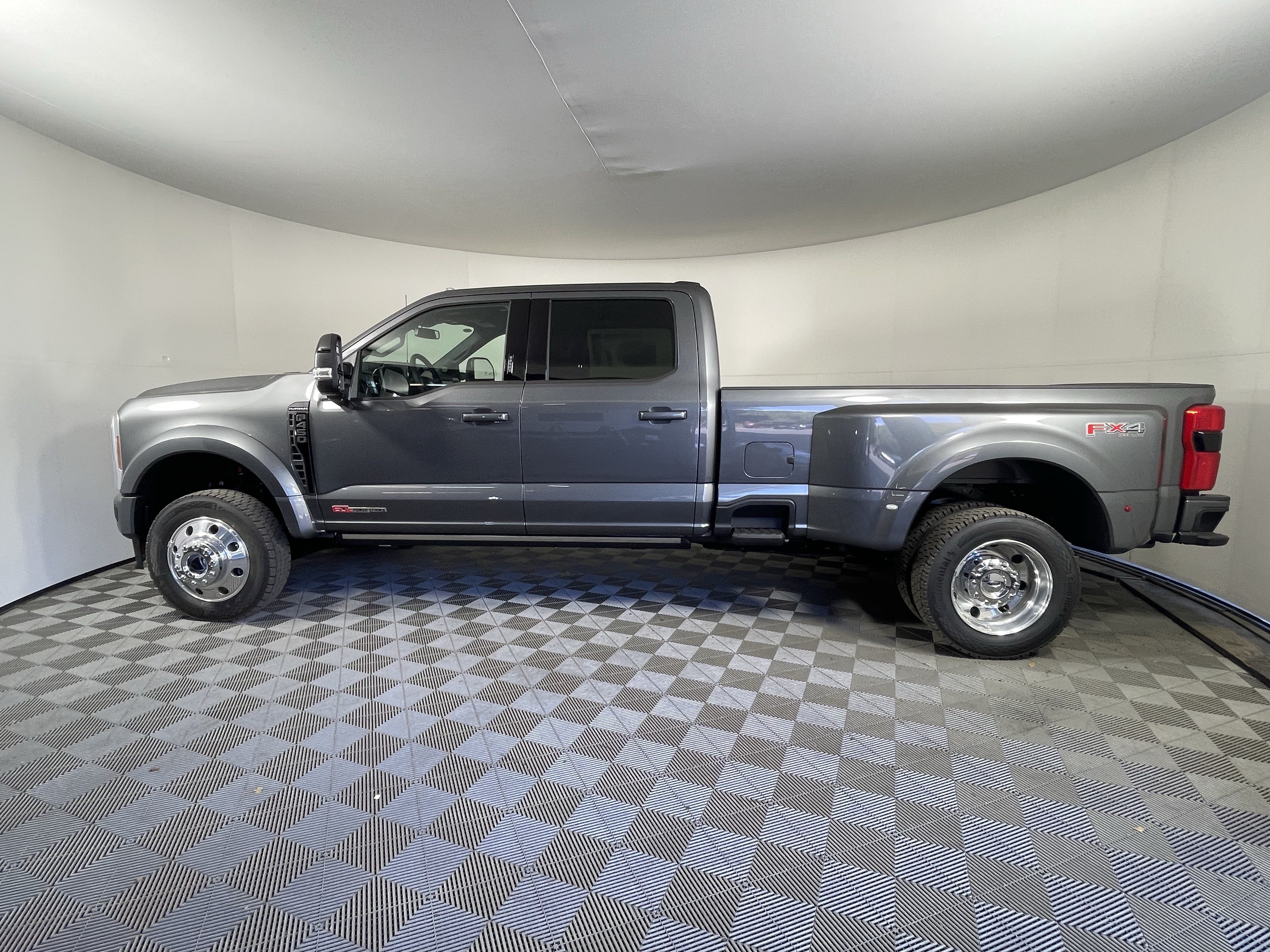 New 2026 Ford F450 Platinum w/ FX4 Off-Road Package AWD/4WD image 2