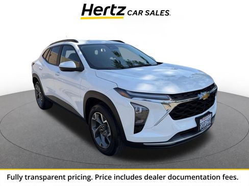 Used 2025 Chevrolet Trax LT FWD image 1