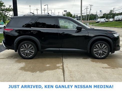 Certified 2023 Nissan Pathfinder SL w/ SL Premium Package AWD/4WD image 2