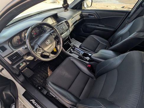 Used 2017 Honda Accord Sport image 11