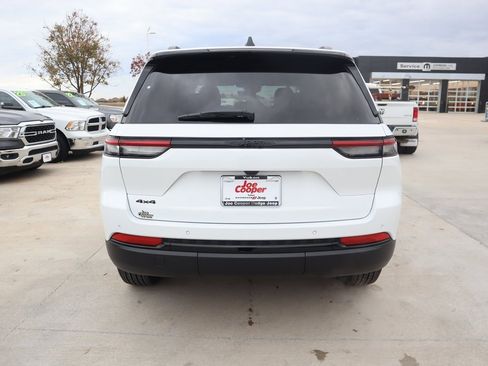 New 2025 Jeep Grand Cherokee Altitude image 22