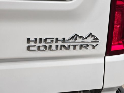 Used 2025 Chevrolet Silverado 1500 High Country w/ Technology Package AWD/4WD image 40