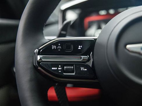Used 2025 Aston Martin Vanquish RWD image 23