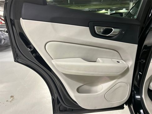 Certified 2023 Volvo XC60 B5 Plus image 20