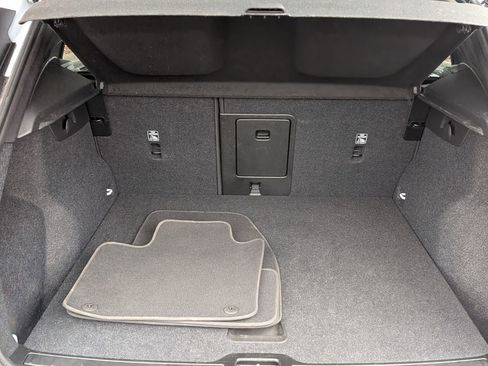 Used 2025 Volvo XC40 B5 Core image 35