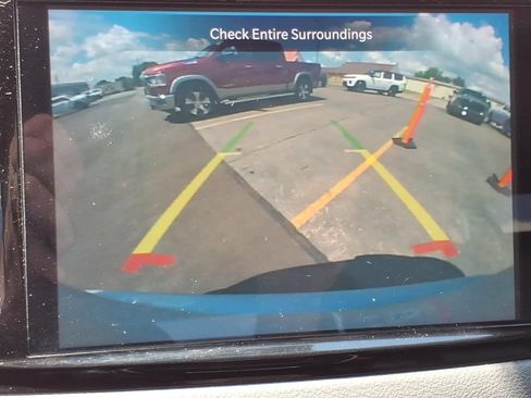 Used 2024 Chrysler Pacifica Touring-L FWD image 28