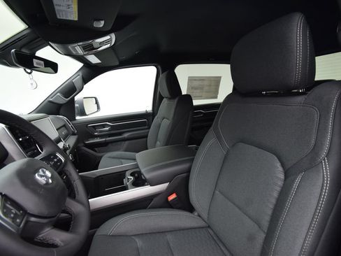 New 2026 RAM 1500 4x4 Crew Cab image 32
