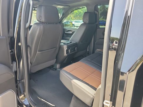 Used 2025 Chevrolet Silverado 1500 High Country AWD/4WD image 9