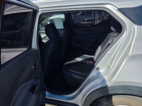 Used 2019 Nissan Kicks SV FWD image 11