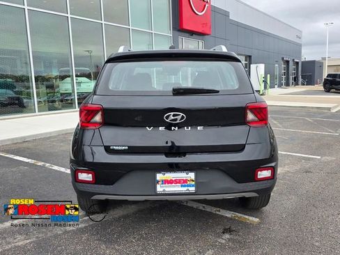 Used 2025 Hyundai Venue SEL FWD image 28