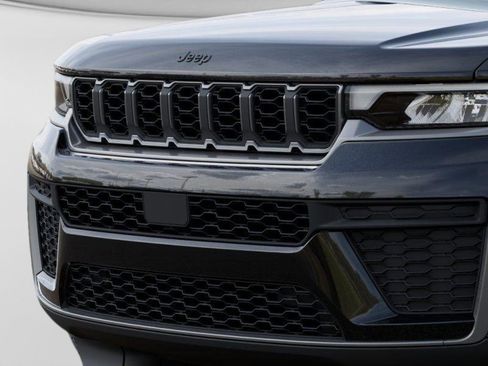 New 2026 Jeep Grand Cherokee Laredo image 11