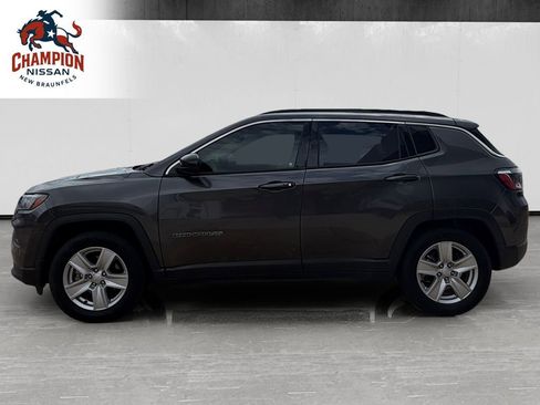 Used 2022 Jeep Compass Latitude FWD image 2