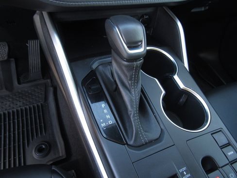 Used 2023 Toyota Highlander L image 22