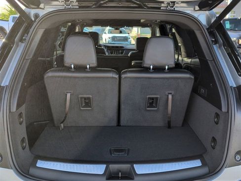 Used 2025 Cadillac XT6 Luxury image 27