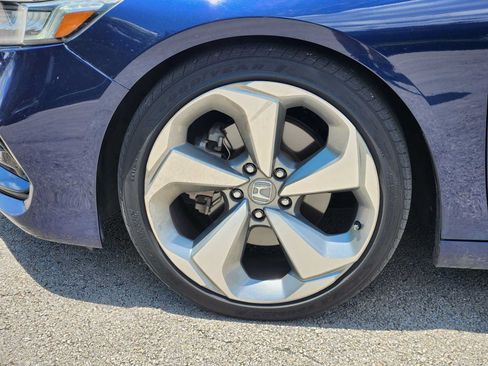 Used 2018 Honda Accord Touring image 9