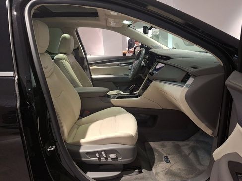 Used 2023 Cadillac XT5 Premium Luxury w/ Technology Package AWD/4WD image 19