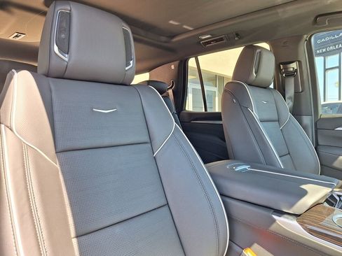 New 2026 Cadillac Escalade Luxury image 30
