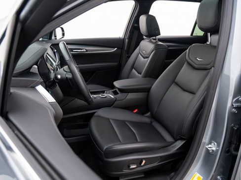 Used 2025 Cadillac XT6 Luxury image 15