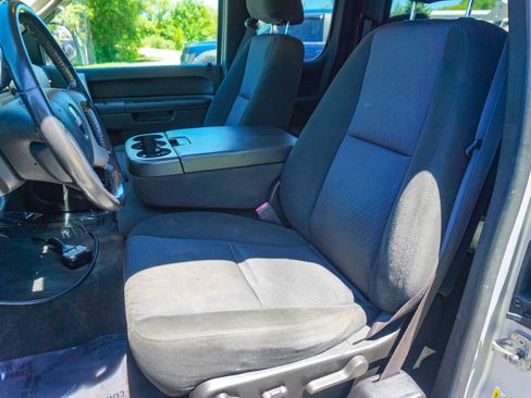 Used 2010 GMC Sierra 2500 SLE w/ SLE Preferred Package AWD/4WD image 11