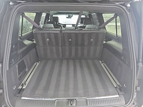 Used 2023 Jeep Grand Wagoneer L Series III image 13