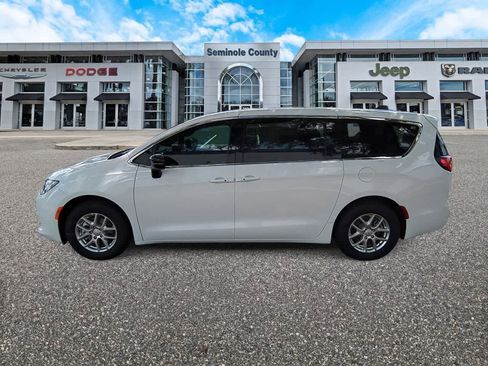 New 2026 Chrysler Voyager LX image 5