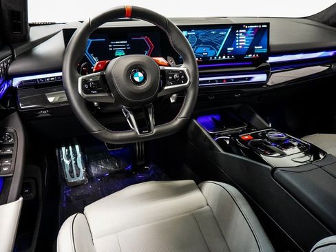 Used 2025 BMW M5 Base w/ Carbon Package image 26