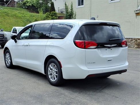 New 2026 Chrysler Voyager LX image 5