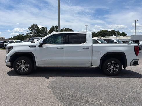 Used 2024 GMC Sierra 1500 SLT AWD/4WD image 9