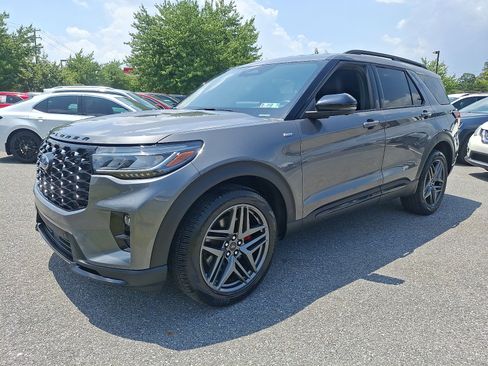 Used 2025 Ford Explorer ST-Line w/ ST-Line Street Pack AWD/4WD image 3
