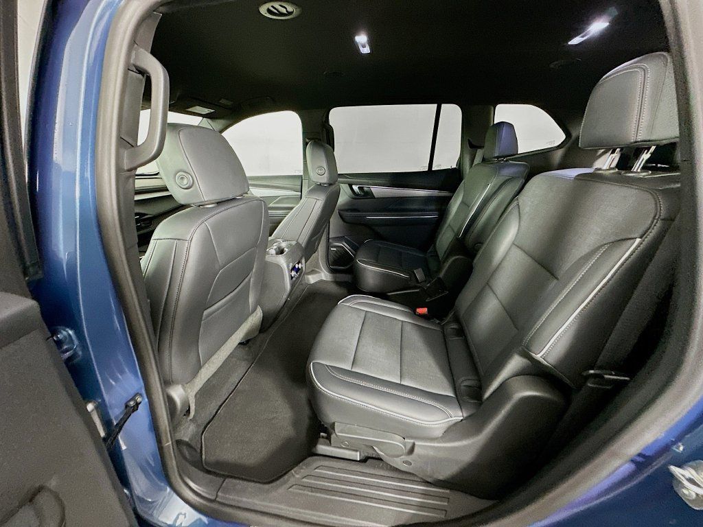 Used 2025 Buick Enclave Preferred FWD image 30