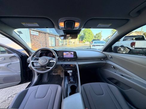 Used 2023 Hyundai Elantra SEL FWD image 59