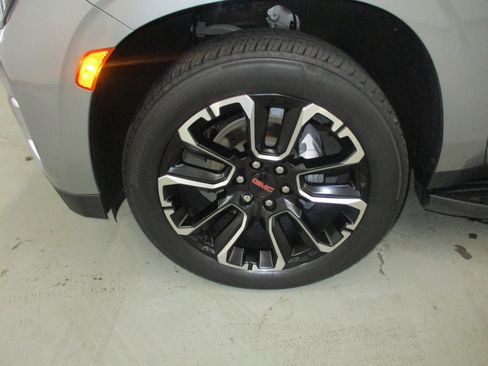 Certified 2023 GMC Yukon XL Denali AWD/4WD image 4