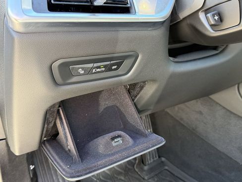 Used 2025 BMW X5 xDrive50e w/ Premium Package image 18