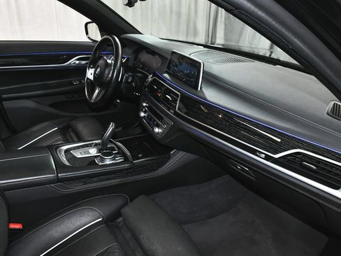 Used 2022 BMW 740i xDrive w/ M Sport Package AWD/4WD image 70