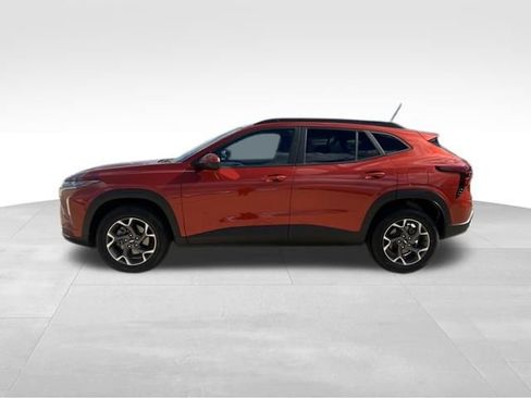 Certified 2024 Chevrolet Trax LT w/ Sunroof Package image 5