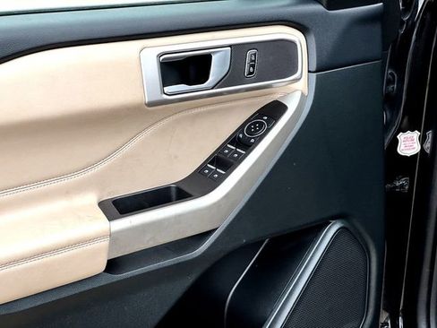 Used 2023 Ford Explorer XLT w/ Equipment Group 202A image 9