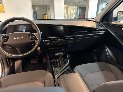 Used 2026 Kia Niro LX FWD image 35