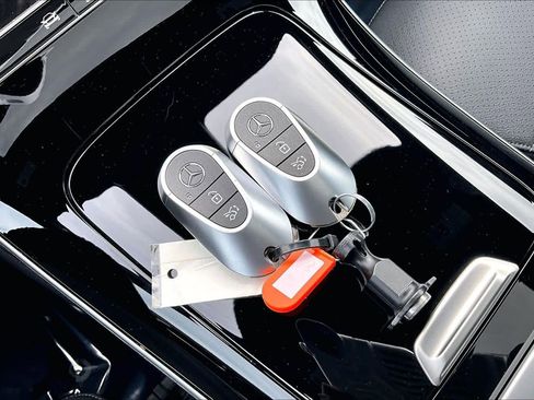 Used 2025 Mercedes-Benz C 300 4MATIC Sedan image 15