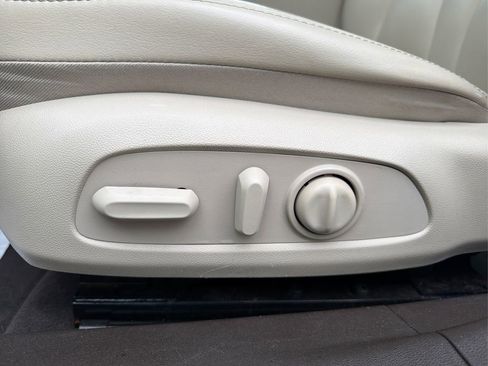 Used 2017 Buick LaCrosse Preferred image 32