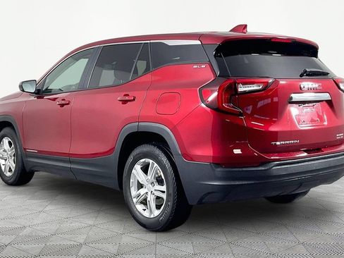 Used 2024 GMC Terrain SLE FWD image 3