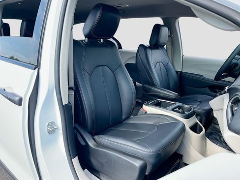 Certified 2024 Chrysler Pacifica Touring-L w/ Road Tripper Package image 28