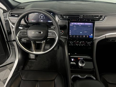 Certified 2024 Jeep Grand Cherokee L Limited w/ Luxury Tech Group II image 13