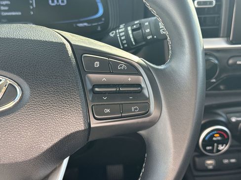 Used 2024 Hyundai Venue SEL image 20